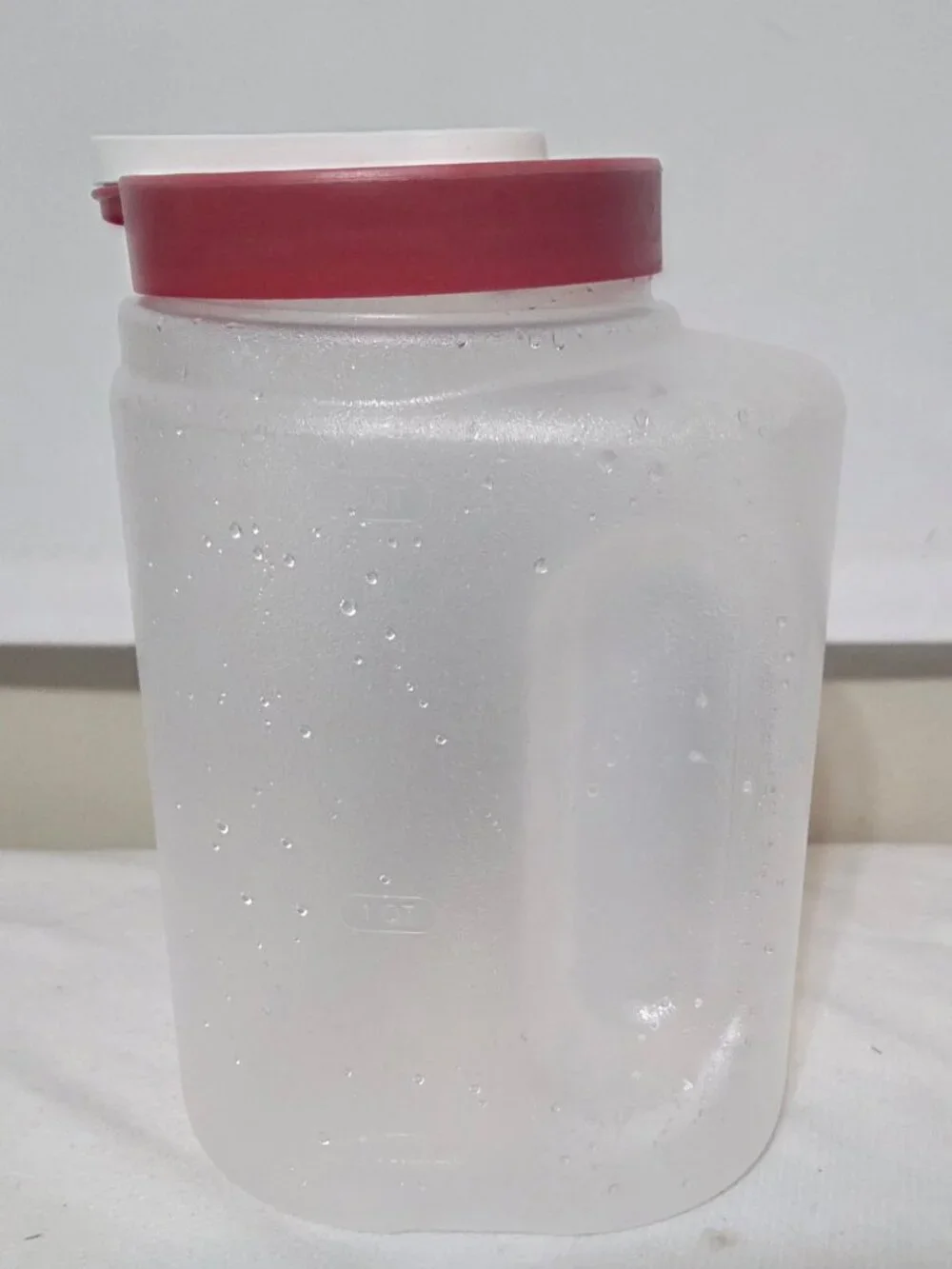 Rubbermaid 2 Qt Quart Drink Containers Mixer Mate w/ Red Flip Top Lid USA